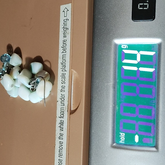 VINTAGE MILKY WHITE SHELL STONE CHIPS BLUE CRYSTAL DANGLE HOOK 1.5" EARRINGS - Picture 8 of 9